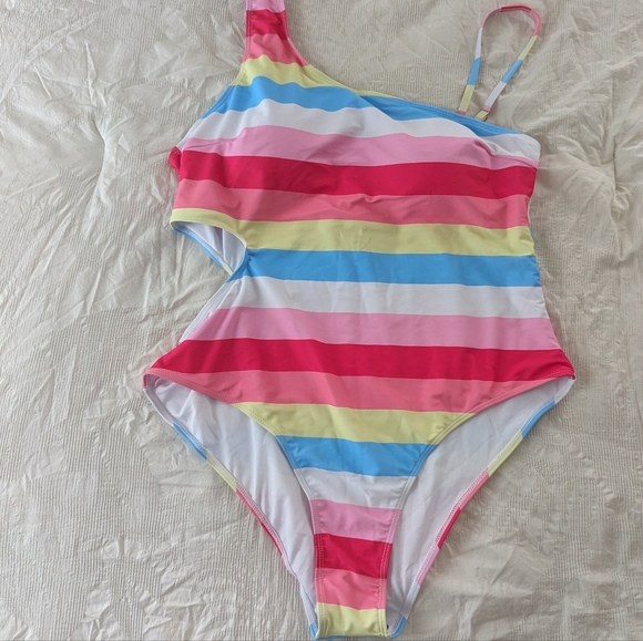 NWT SHEIN Cut-Out One Piece - Picture 1 of 8